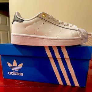 Preschool adidas superstar stansmith
